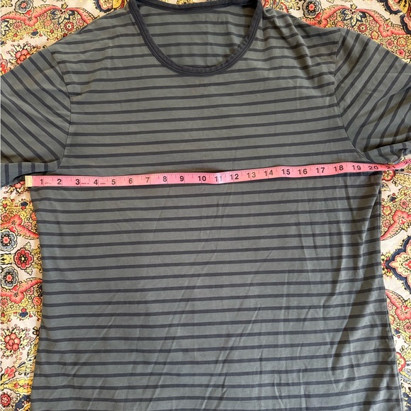 Men’s medium lululemon athletic t shirt. Green with navy blue stripes - Picture 2 of 5